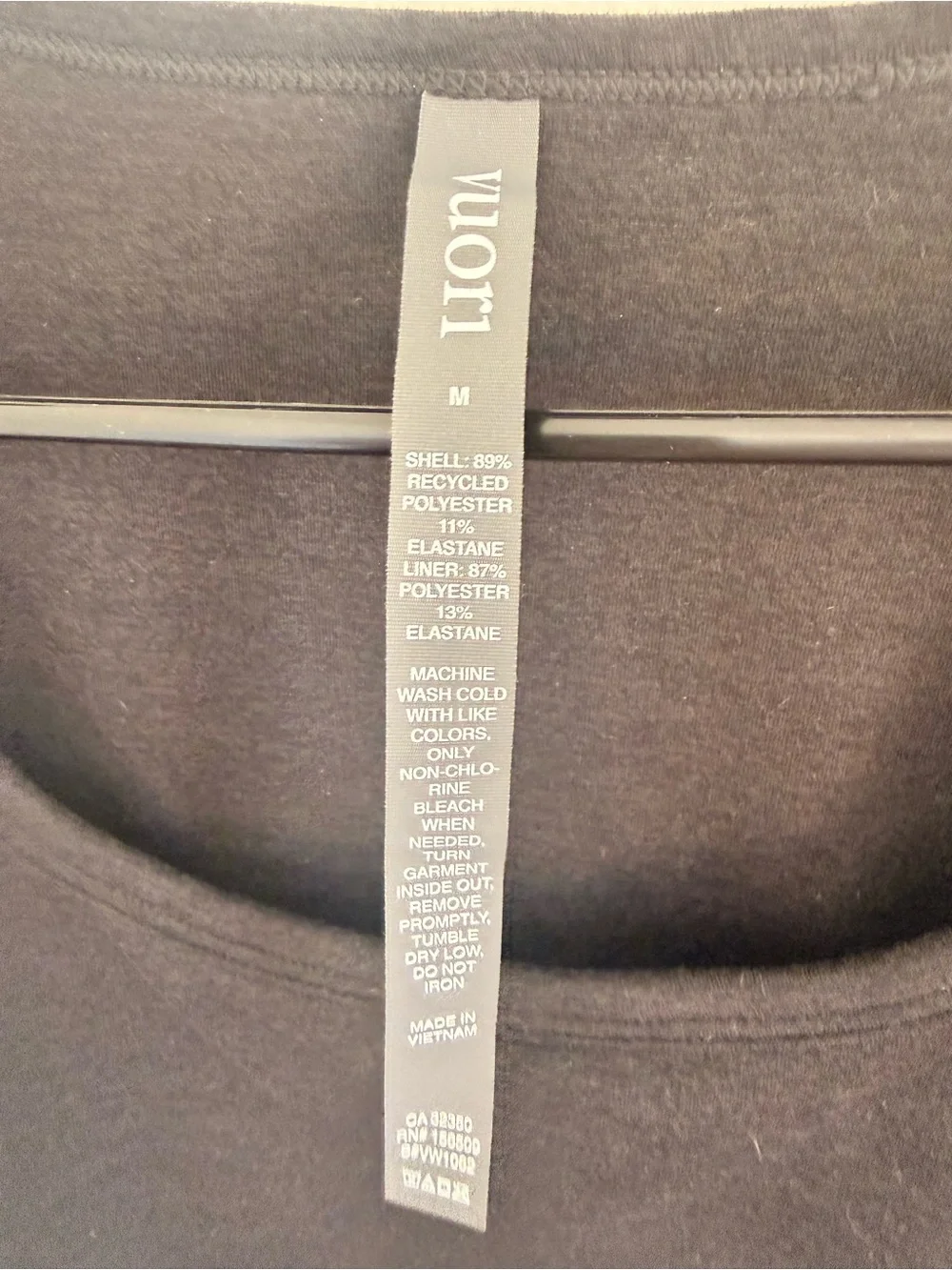 Vuori Black Scoop Neck Crop Top - Picture 3 of 4